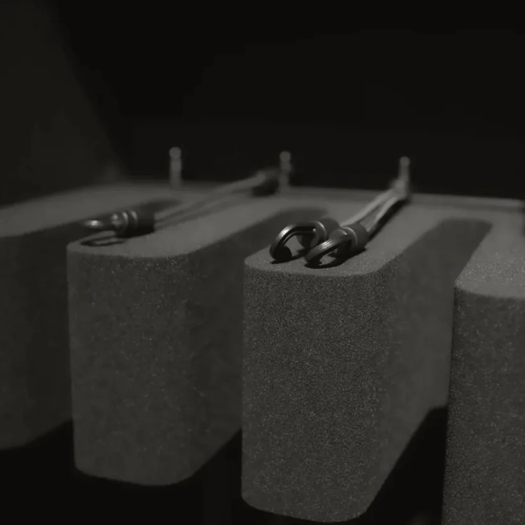 Quantum Industries GTX-MKIII Triple Guitar Vault - Image 9